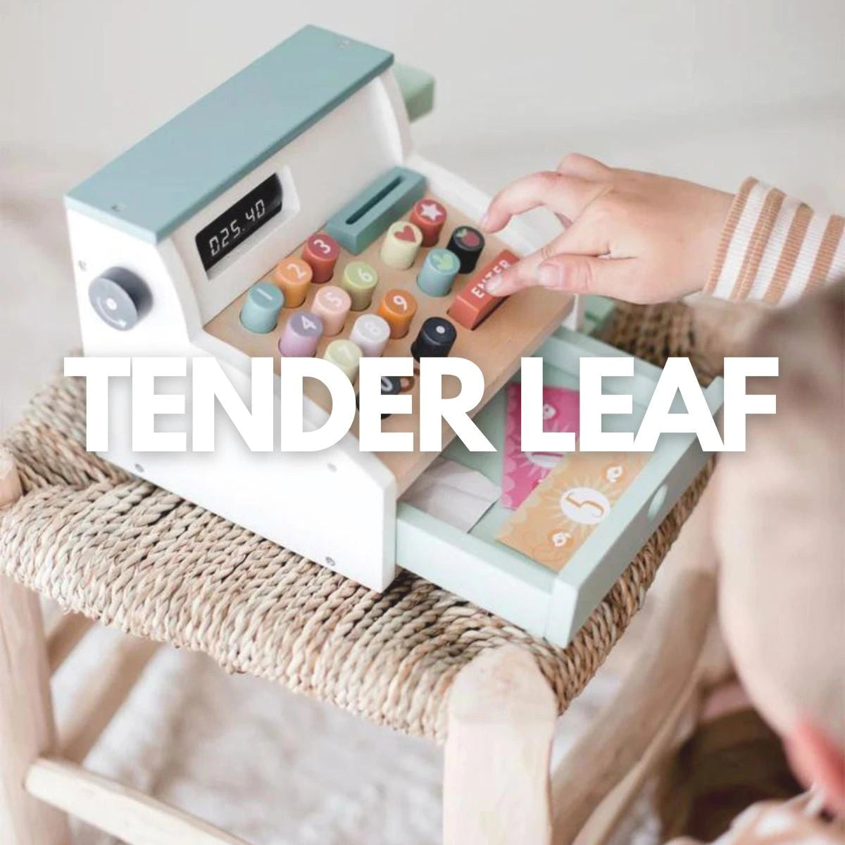 Tender Leaf Toys Cuisine Valise Enfant – Évier, Plaque, Horloge, Accessoires – Jeu D'imitation Nomade – Dès 3 Ans