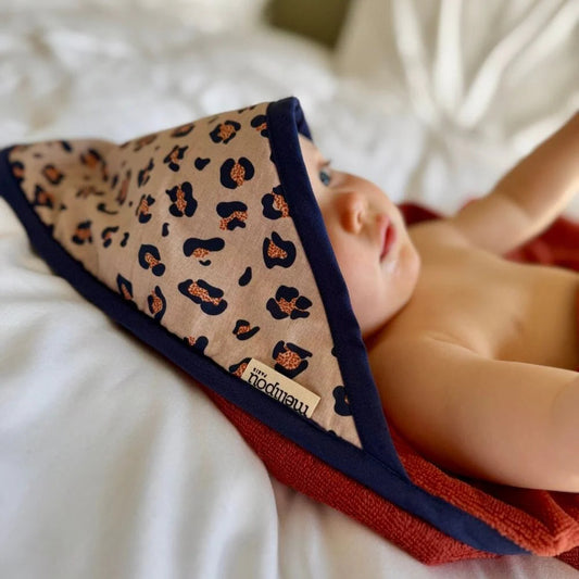 Cape de bain bébé léopard personnalisée made in France Mellipou