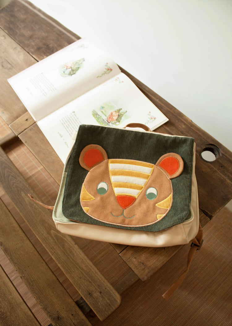 Cartable vert en velours, motif tigre. Broderie prénom.