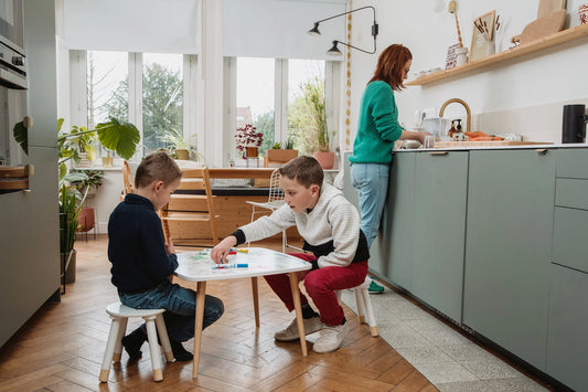 Coloritable – Table de dessin effaçable avec tabourets assortis