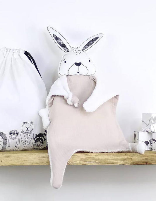 Doudou en coton bio lapin, cadeau de naissance écoresponsable