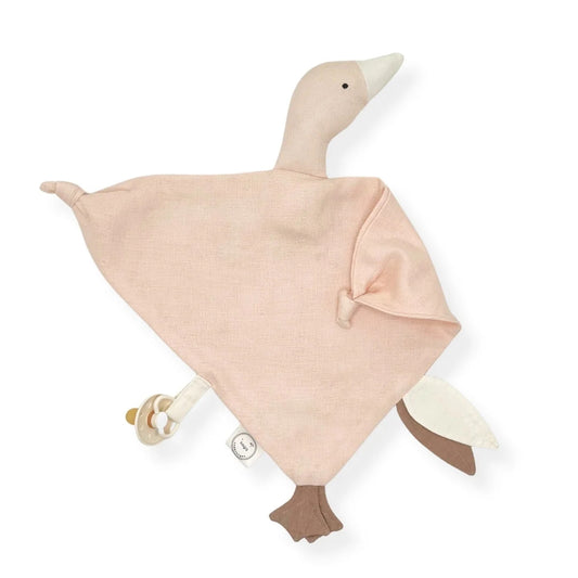 Doudou plat rose en coton bio, oie Saga Copenhagen.