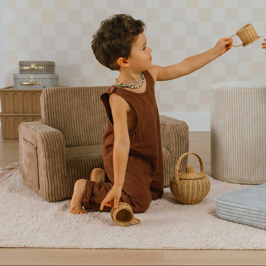 Fauteuil enfant marron en velours idéal pour lire et jouer