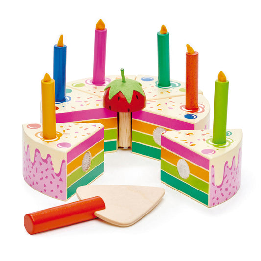 Gâteau en bois à découper avec 6 bougies colorées et fraise – dinette en bois pour enfant