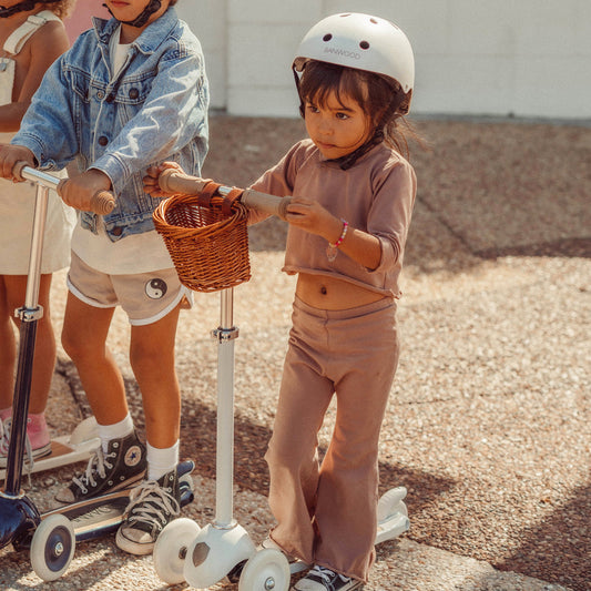 Trottinette Banwood blanche avec design vintage et 3 roues