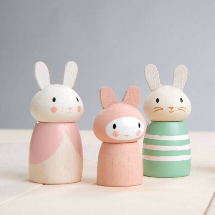 Figurines lapins en bois pour maison de poupée et univers miniature enfant