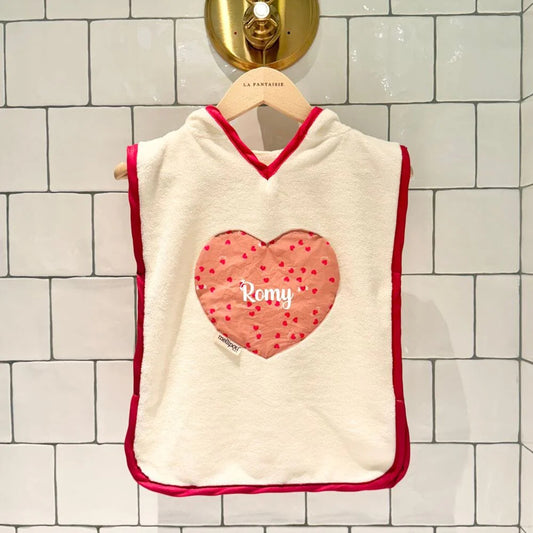 Poncho de bain bébé personnalisé made in France avec poche cœur à l’avant