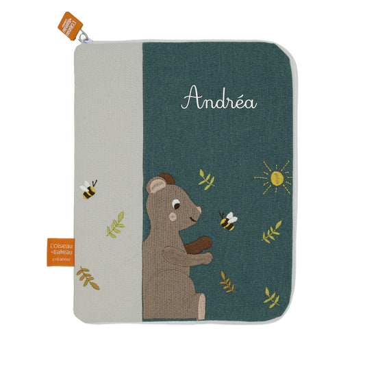 Protège carnet de santé bébé personnalisé format 18 x 23 cm. Idée cadeau naissance utile pour garçon.