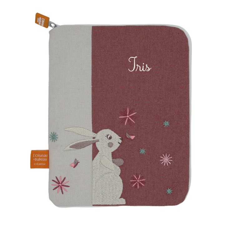 Protège carnet de santé bébé personnalisé avec prénom brodé. L'Oiseau Bateau, modèle lapin rouge et beige.