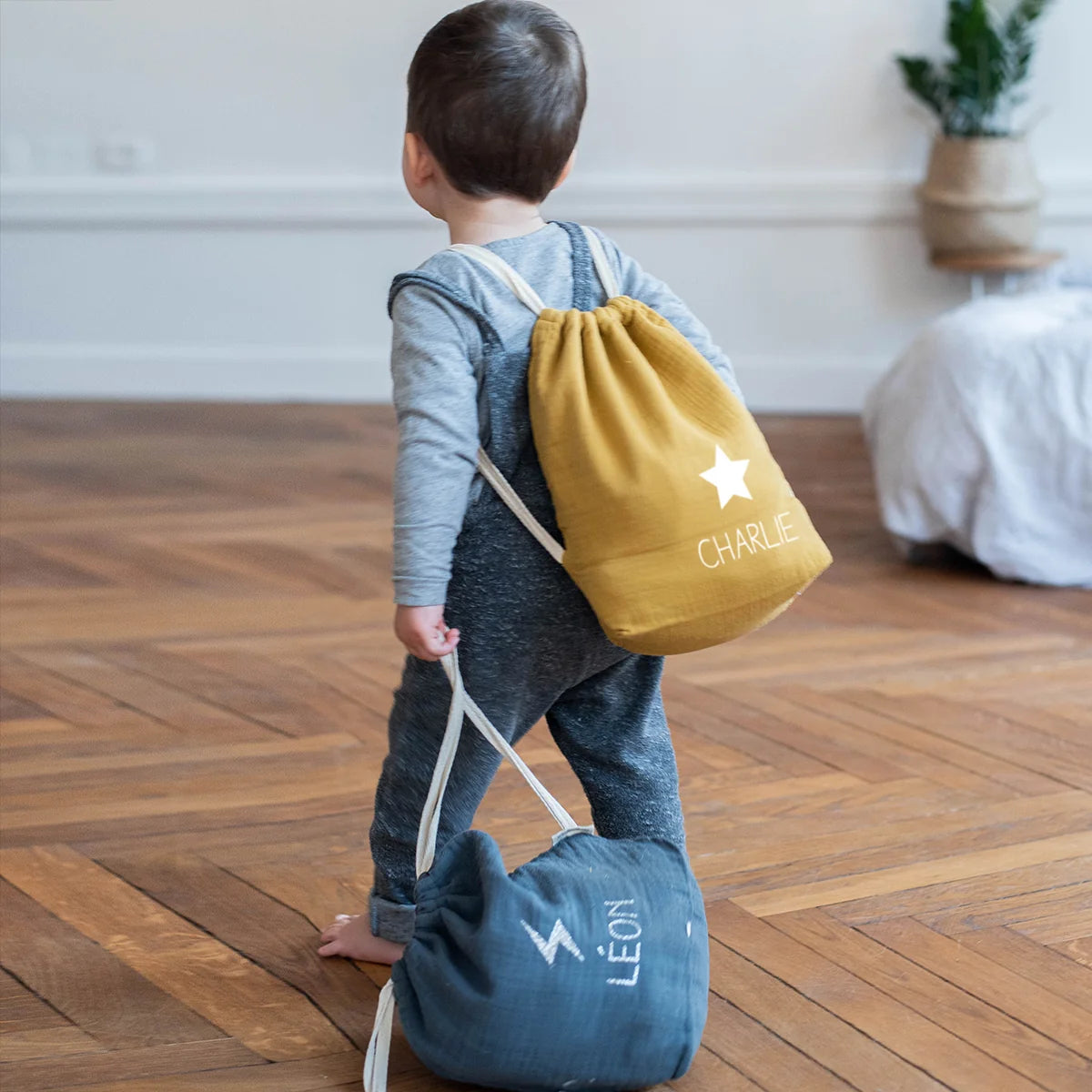 sac à dos bébé personnalisé prénom. Les griottes. Gaze de coton.