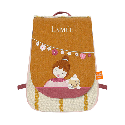 Sac a dos prénom fille pour première rentrée crèche ou école maternelle. Couleur jaune, motif fillette avec chignon et petit chat mignon. idée cadeau rentrée originale.