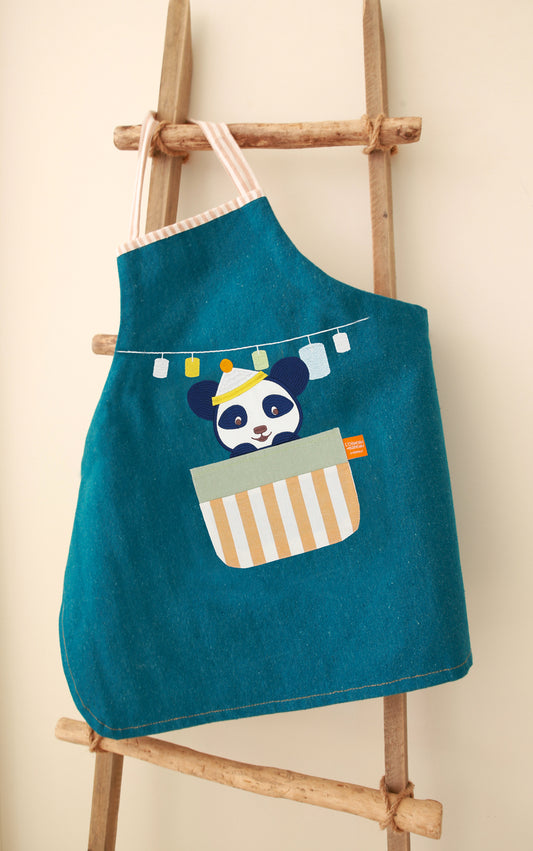 Tablier enfant cuisine personnalisé avec prénom brodé, cadeau de 2 ans pour petit chef passionné de cuisine.