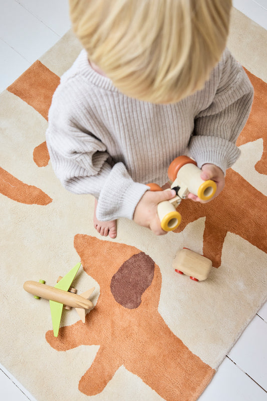 Tapis chambre enfant, motifs originaux. Ton beige et marron. Idéal pour les petits garçons qui aiment les animaux.