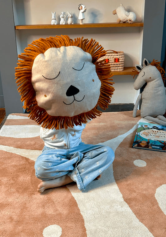 Tapis pour enfant, décoration chambre enfant. Couleur Moka marron et beige. Bleuu-studio