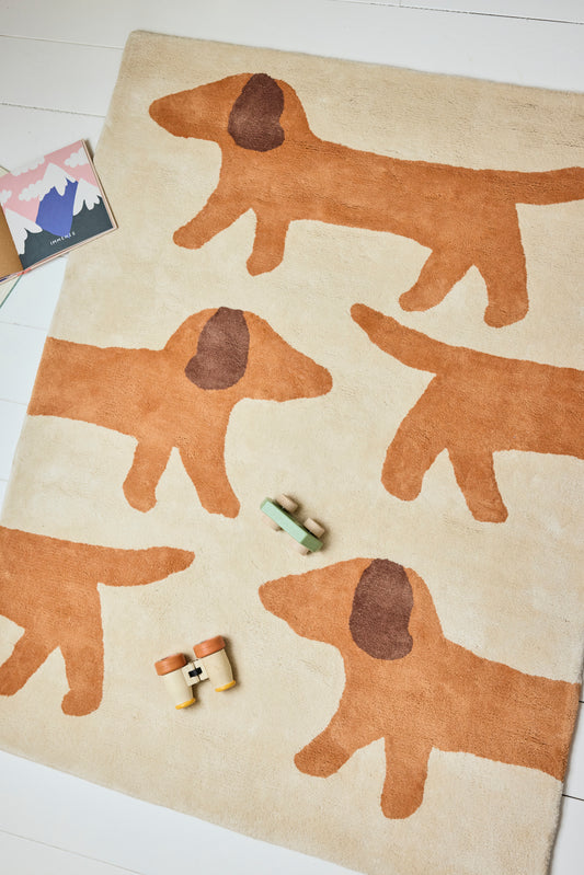 Tapis original pour chambre enfant garcon. Beige, caramel, marron clair.