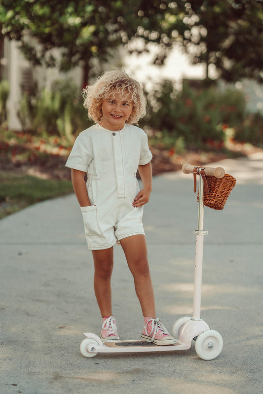 Trottinette haut de gamme rose pour enfants de la marque Banwood