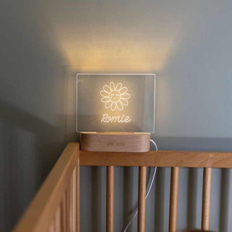 Veilleuse personnalisée prénom April Eleven, lumière douce pour le coucher, cadeau de naissance made in France