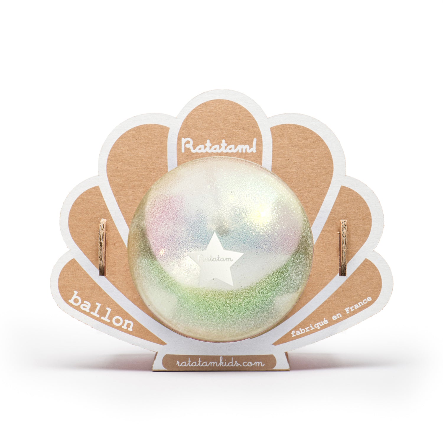 Cadeau bébé. Balle d'éveil pour bébé dès 1 an à paillettes et adorable packaging en forme de coquillages en carton motif blanc. 