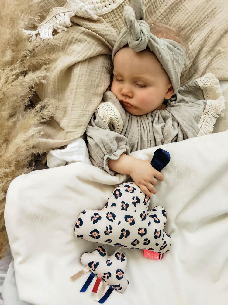 bébé endormi avec nuage musical léopard coffret cadeau naissance personnalisé original