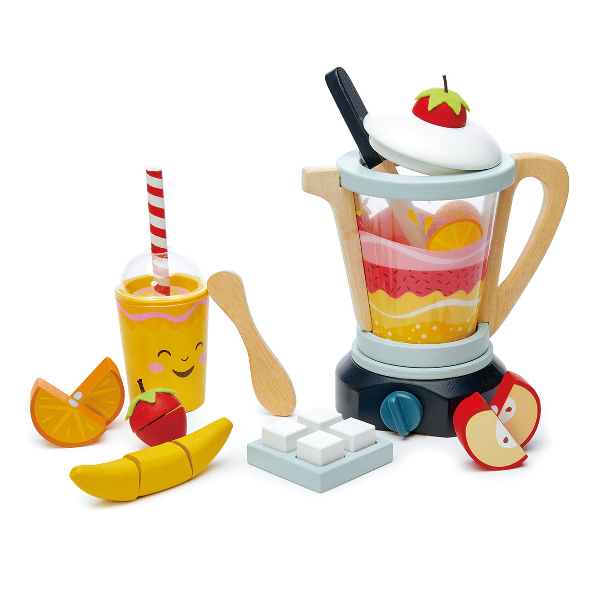 Blender à smoothies en bois d'hevea et ses accessoires : robot blender, fruits (pomme, banane, orange, frais), verre de jus et sa paille rayée rouge et blanche, glaçons. Tender Leaf Toys. Idée cadeau fraiche et colorée à partir de 3 ans.