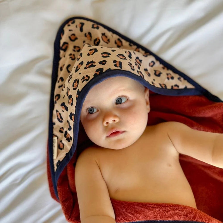 Cape de bain bébé léopard personnalisée idée cadeau de naissance originale