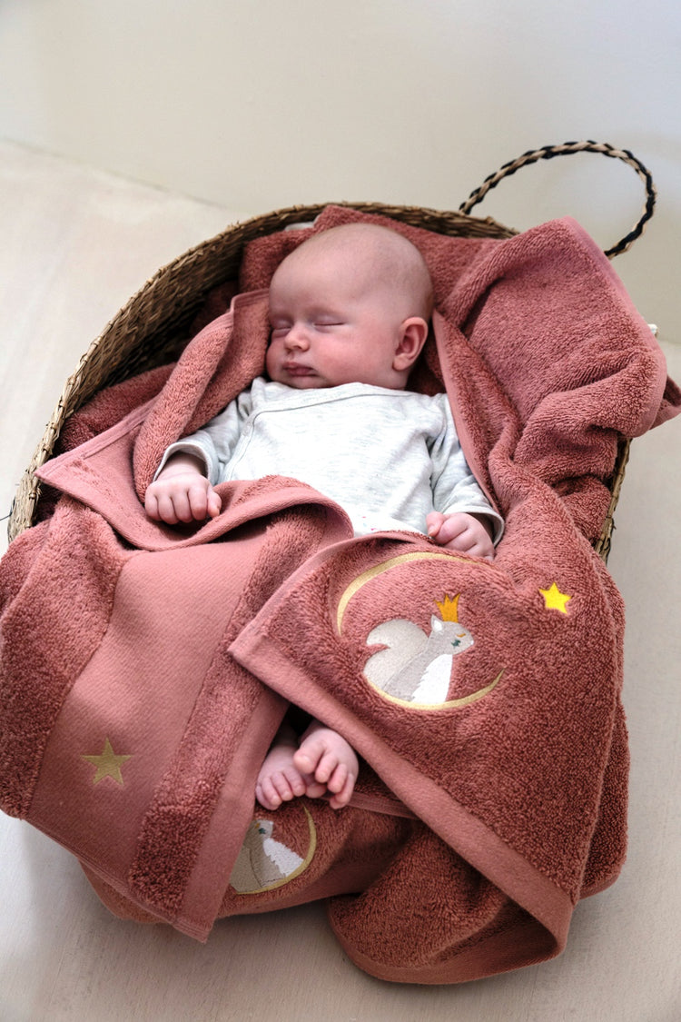 Serviette de bain bébé rose brodée avec prénom, idée cadeau naissance fille