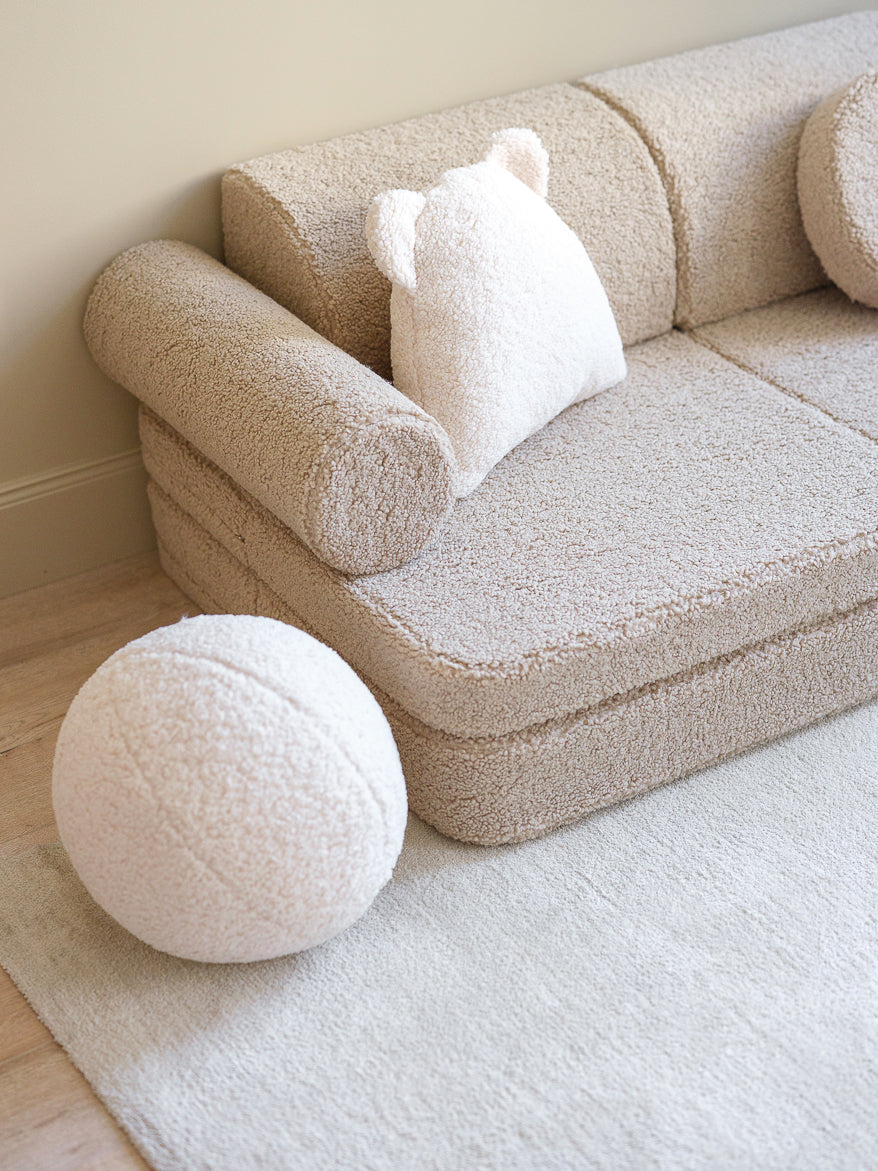 Canapé Wigiwama modulable beige pour coin douillet chambre enfant.