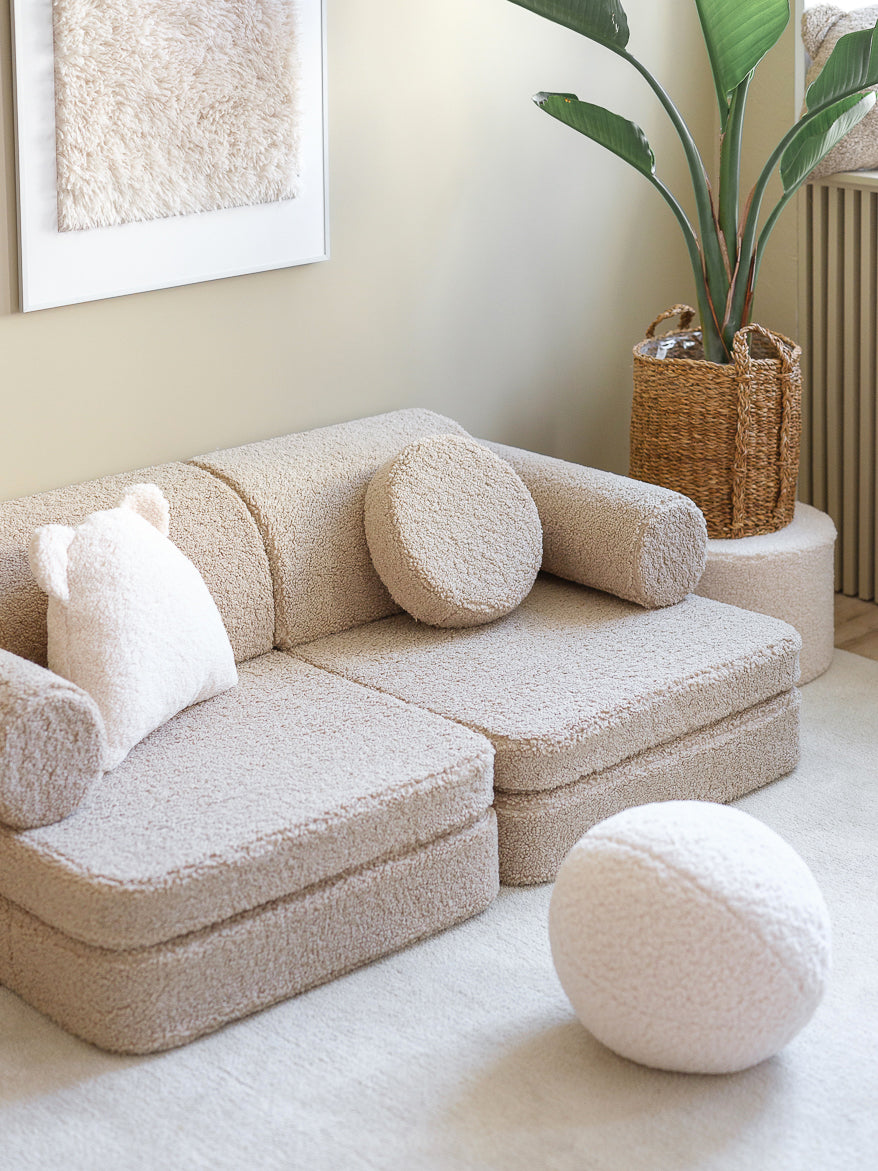 Canapé enfant modulable beige avec 9 pièces faciles à assembler.