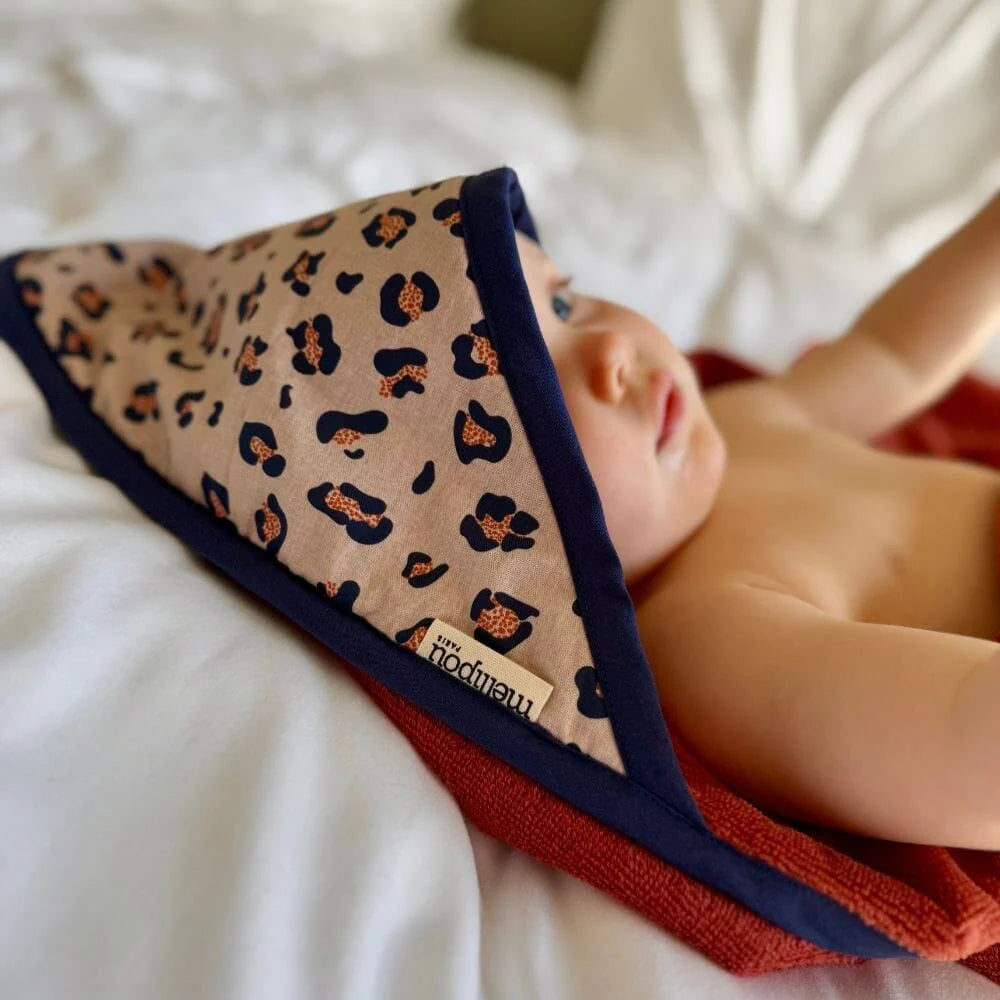 Cape de bain bébé léopard personnalisée made in France Mellipou