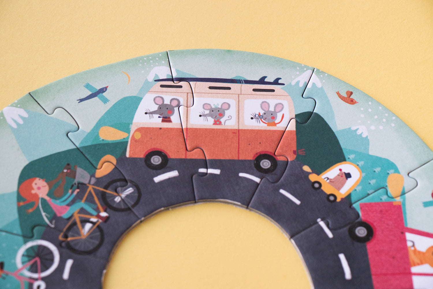 Circuit de voitures en puzzle. Carton recyclé. Puzzle écoresponsable pour enfant de 3 ans à 6 ans. Londji Puzzle, marque engagée.