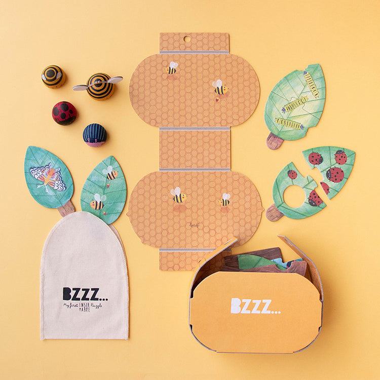 Contenu du puzzle nature Londji : figurines en bois, feuilles en carton, sac en coton et boîte de rangement