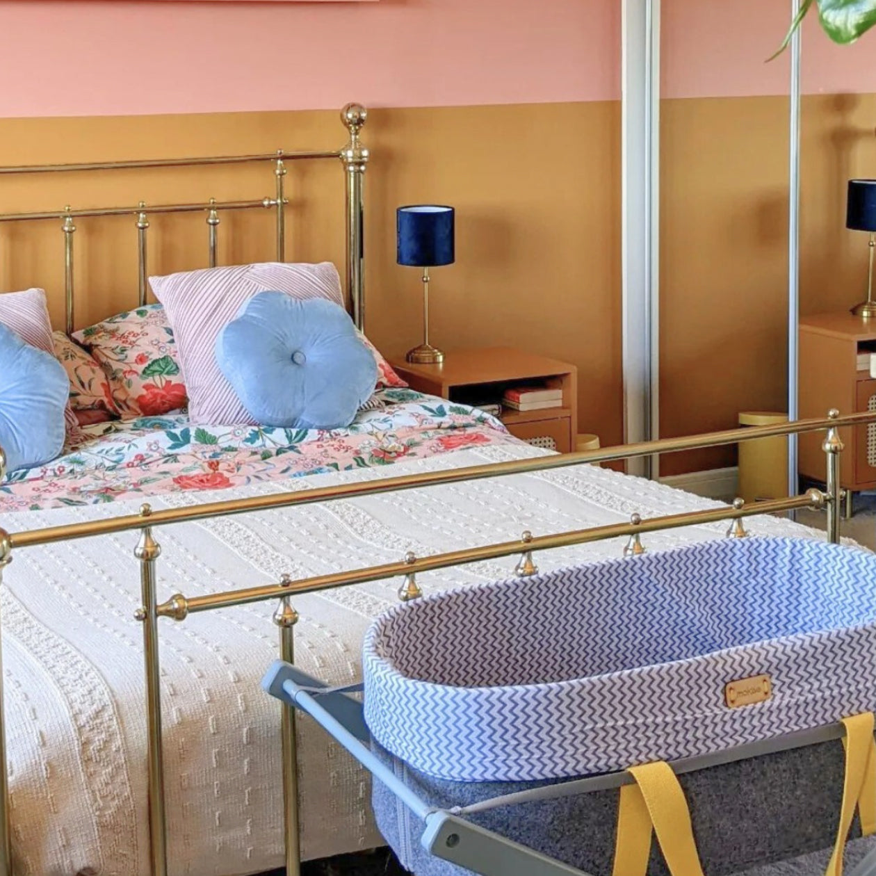 Couffin naissance en laine pour bébé de la naissance à 6 mois. Idéal pour garder bébé toujours à proximité des parents les 6 premiers mois. Peut s'utiliser avec le support vendu séparément.