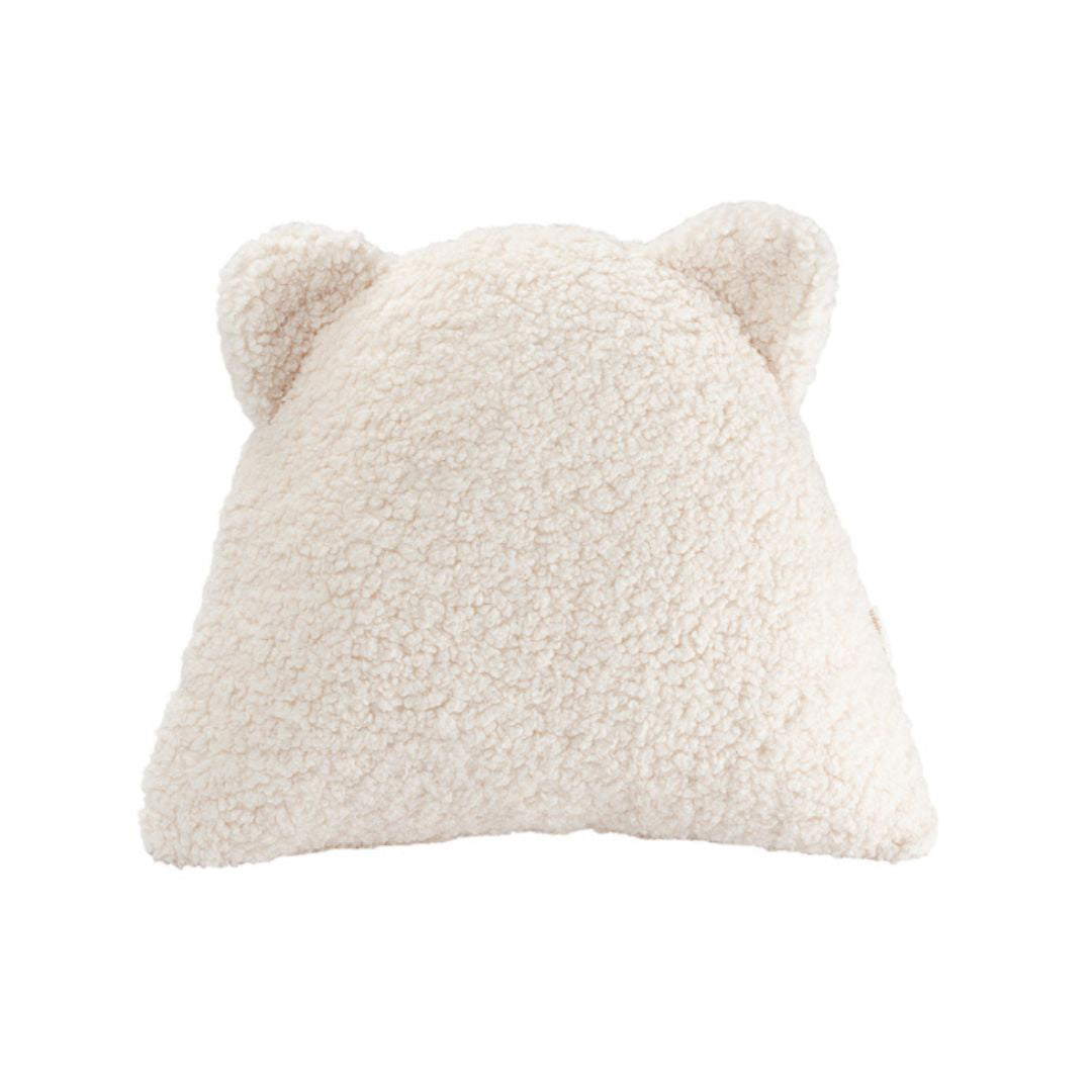 Coussin déco blanc pour chambre d'enfant. En moumoute blanche, aspect peluche, forme ourson. Léger, confortable, facile à nettoyer à la main. Wigiwama.