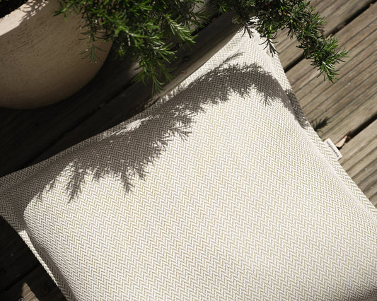 Coussin outdoor en tissu recyclé pour enfants, coloris beige terra