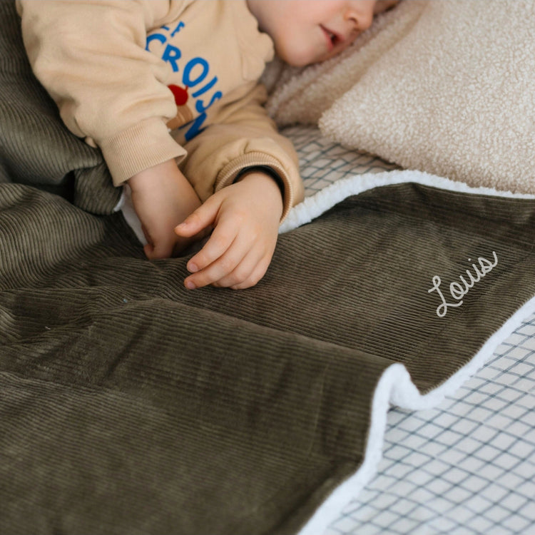 Couverture prénom bébé personnalisée, livraison France métropolitaine.