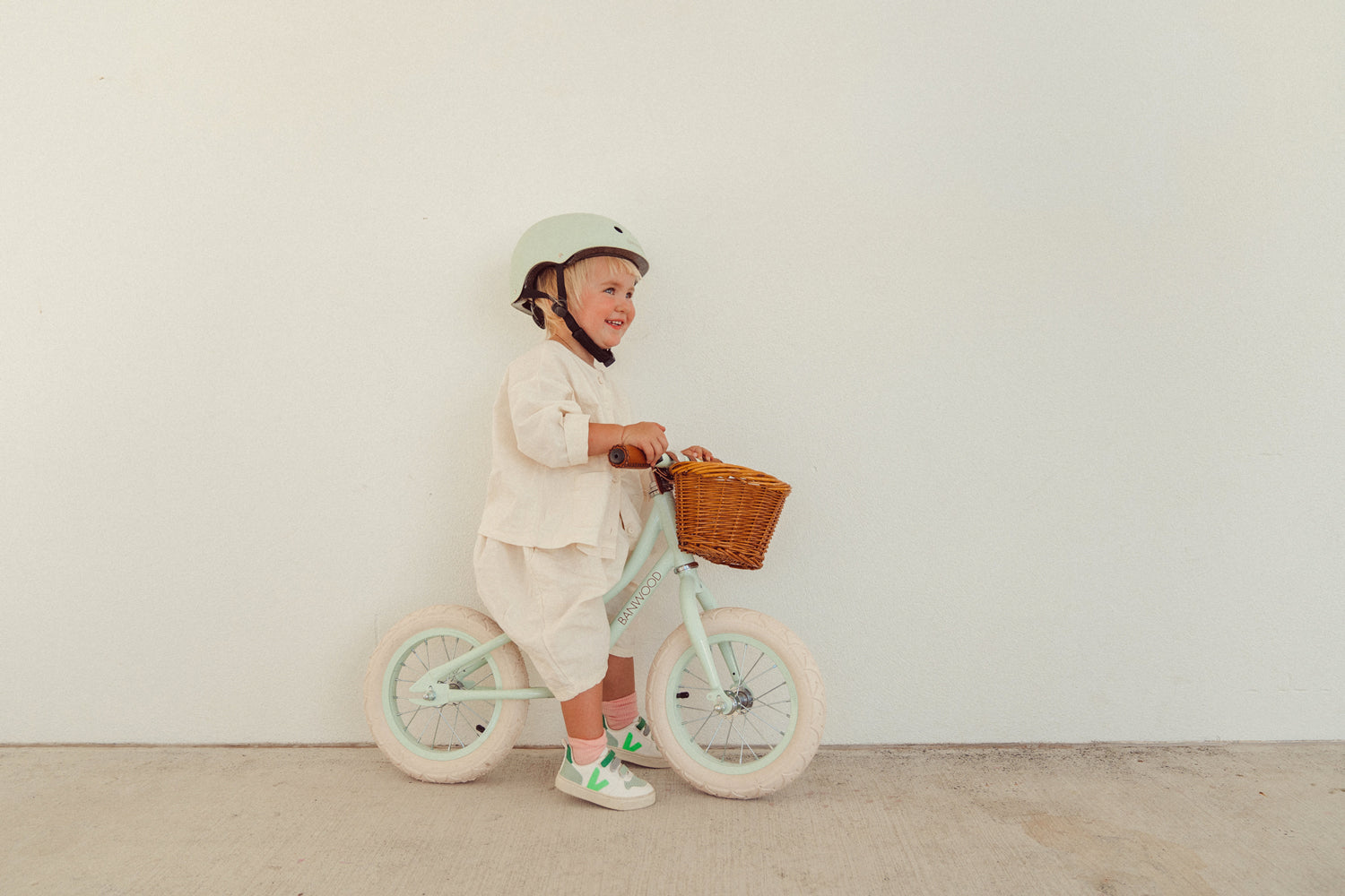 Draisienne Banwood en coloris vert pastel avec design vintage