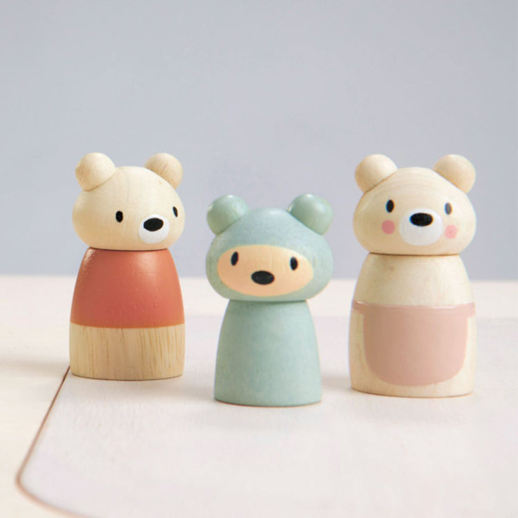 Personnages en bois pour maison de poupée et univers de jeu enfant. Idée cadeau enfant 3 ans.