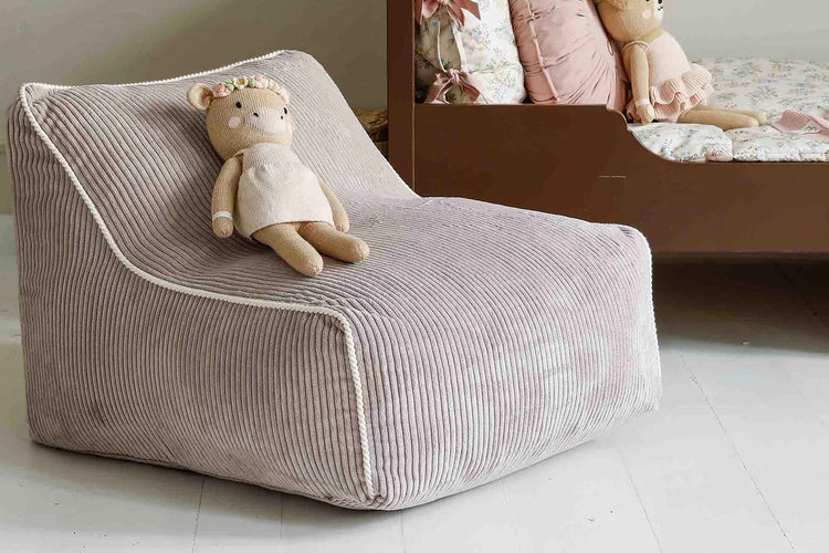 Fauteuil Kumo enfant rose en velours côtelé pour décoration de chambre enfant. Douceur, poésie, vintage.