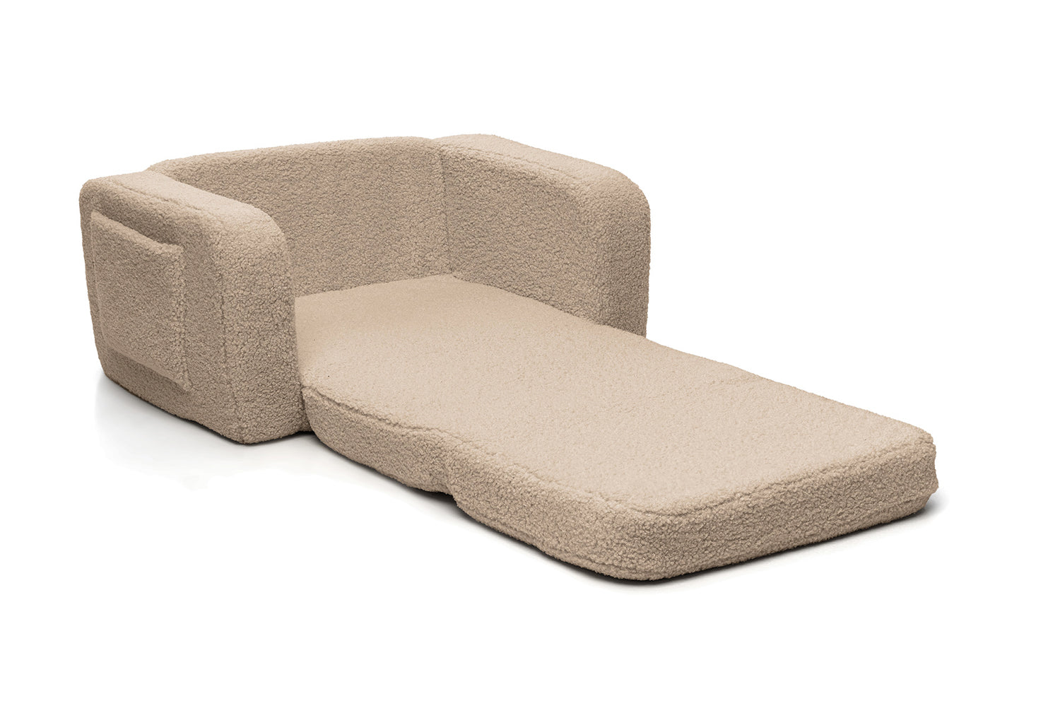 Fauteuil enfant beige déplié en tapis de repos modulable.