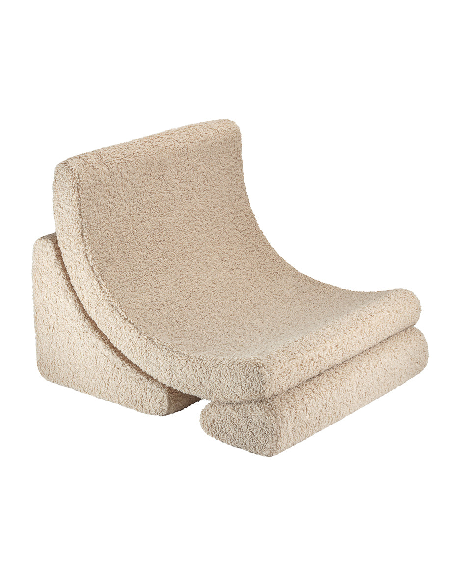 Fauteuil confortable et stylé pour chambre d'enfant ou espace de jeu. Idéal pour créer un coin lecture confortable. Déhoussable. En coton aspect moumoute.