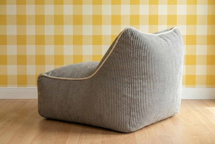Fauteuil enfant Kumo gris caillou en velours côtelé Shappy dans une décoration intérieure chaleureuse