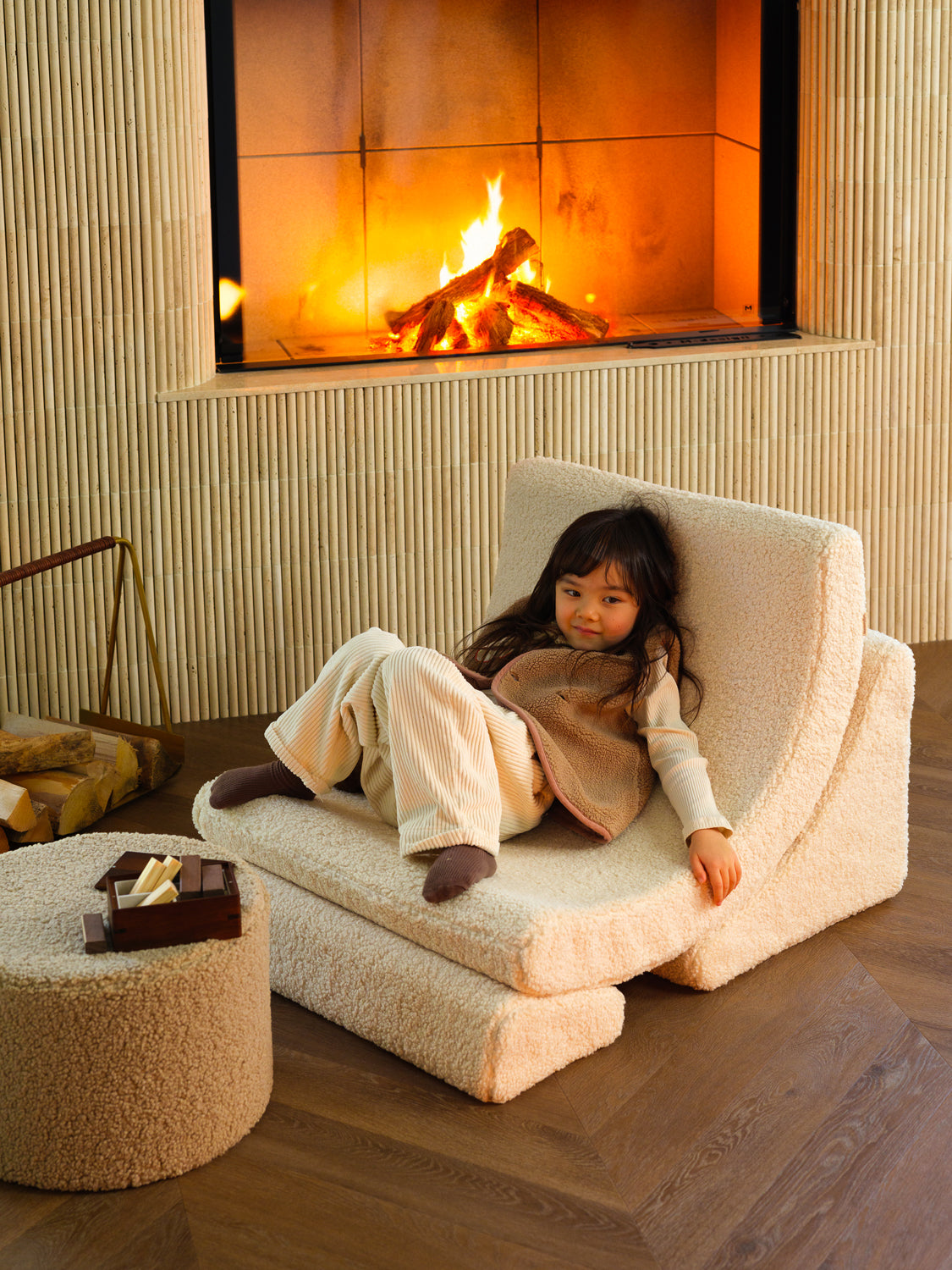 Fauteuil de lecture pour enfant. En tissu bouclette, confortable et design original. Wigiwama
