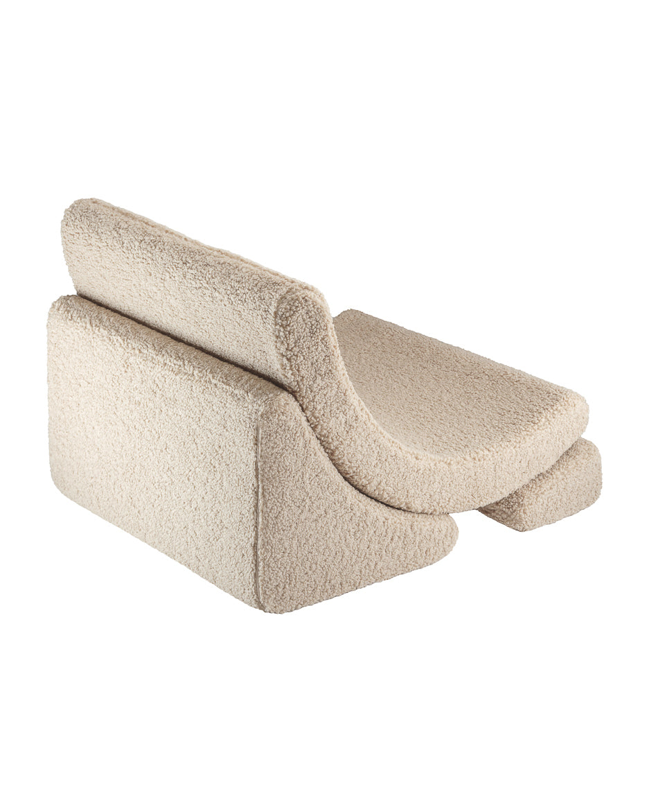 Fauteuil chambre enfant. Original. Bascule. Moumoute couleur beige biscuit. Idéal pour chambre ou un espace de jeu ou de lecture dans un salon.