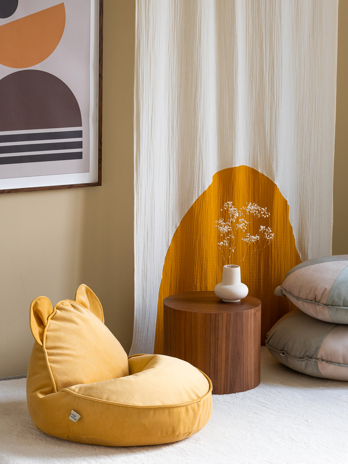 Petit fauteuil ours pour enfant en velours. Ecoresponsable. Durable. Made in Europe. WIGIWAMA. Couleur jaune lumineux.