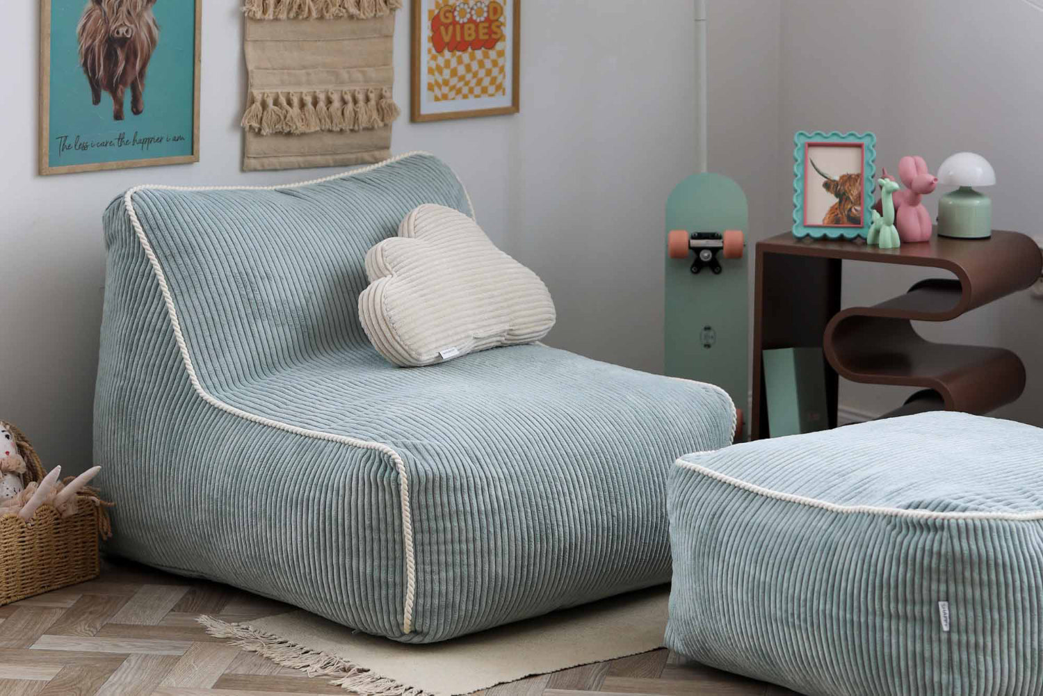 Fauteuil enfant design vert menthe Shappy avec pouf assorti pour coin lecture chambre