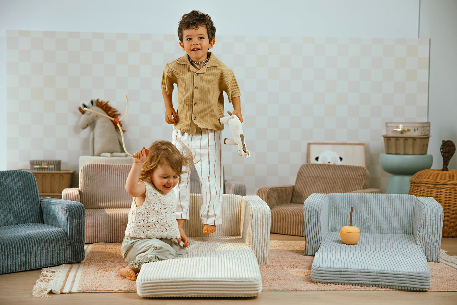 Fauteuil enfant vert peppermint modulable en velours côtelé Shappy