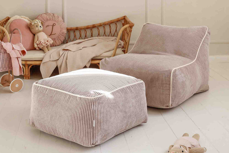 Fauteuil enfant Kumo et pouf ottoman candy Shappy en velours côtelé rose