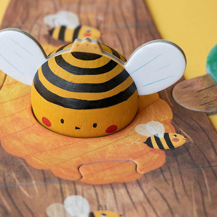 Figurine abeille en bois encastrée dans la ruche du puzzle nature, idée cadeau de Noël pour enfant de 2 ans