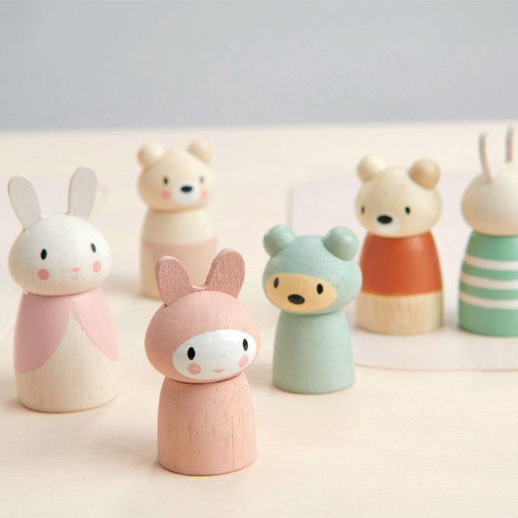 Personnages en bois pour maison de poupée et univers de jeu enfant