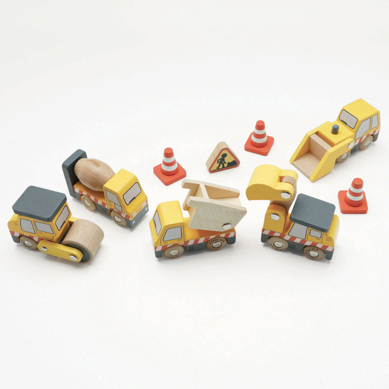 Camions et véhicules de chantier de construction pour enfant dès 3 ans. Coffret de 9 pièces dont 5 camions en bois.